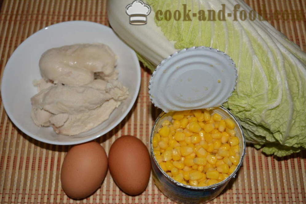 En enkel salat med kål, kylling og mais - hvordan å forberede en salat av kinakål med kyllingbryst, en trinnvis oppskrift bilder