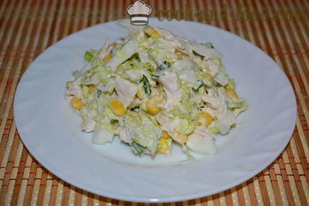 En enkel salat med kål, kylling og mais - hvordan å forberede en salat av kinakål med kyllingbryst, en trinnvis oppskrift bilder