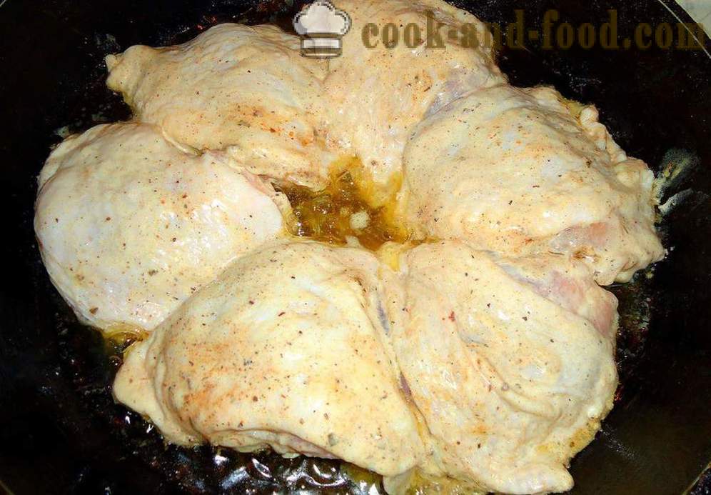 Stekt kylling lår - hvordan å steke kylling lår i en panne, med en trinnvis oppskrift bilder