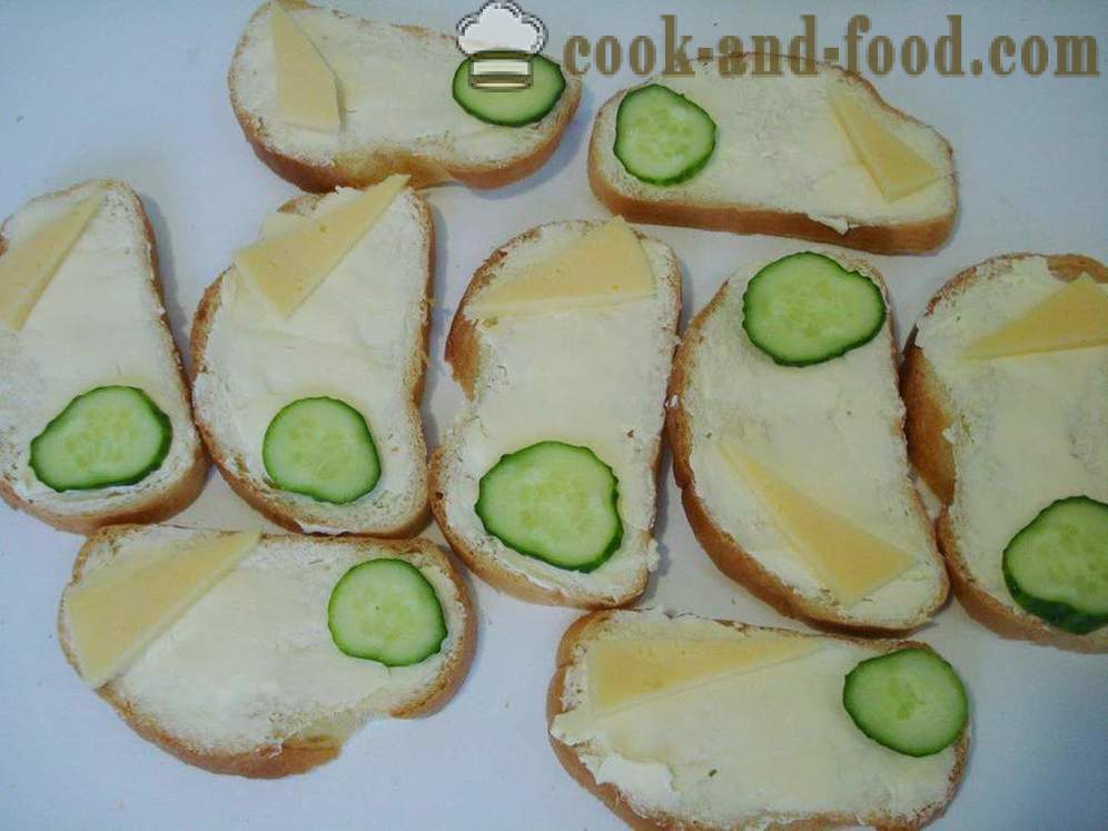 Smørbrød med pølse, ost og agurk - hvordan å lage en sandwich med pølse og ost, med en trinnvis oppskrift bilder