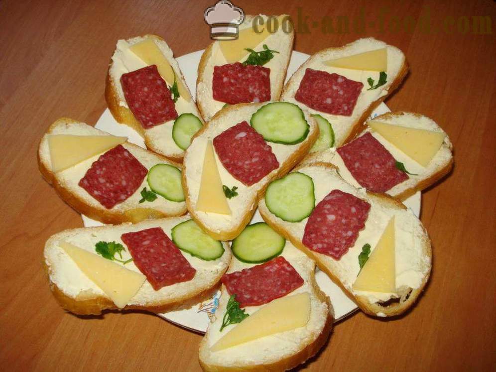 Smørbrød med pølse, ost og agurk - hvordan å lage en sandwich med pølse og ost, med en trinnvis oppskrift bilder