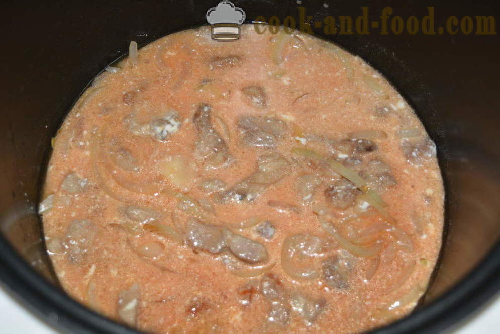 Svinekjøtt Stroganoff med rømme og tomatpuré - hvordan å lage biff stroganoff med saus i multivarka, trinnvis oppskrift bilder