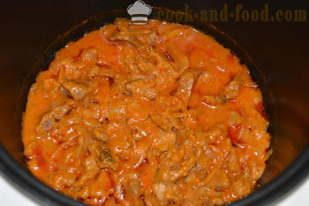 Svinekjøtt Stroganoff med rømme og tomatpuré - hvordan å lage biff stroganoff med saus i multivarka, trinnvis oppskrift bilder