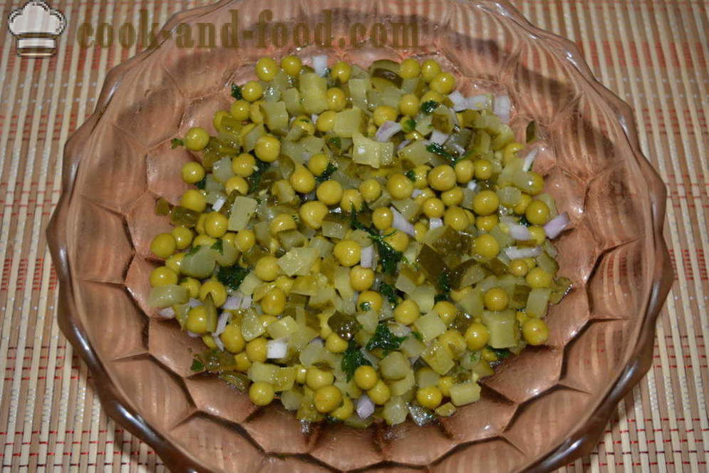 Salat med pickles og grønne erter i en hast - hvordan å lage en deilig salat med syltede agurker og erter, en trinnvis oppskrift bilder