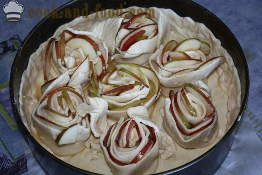 Roses av epler i butterdeig - deilig epleterte med butterdeig som epler innpakket i butterdeig som roser, steg for steg oppskrift bilder