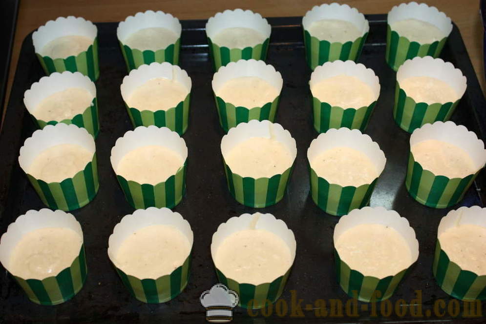 Vanilla cupcakes med krem ​​øverste trinn for trinn, hvordan å lage cupcakes med krem ​​på toppen, en oppskrift med et bilde