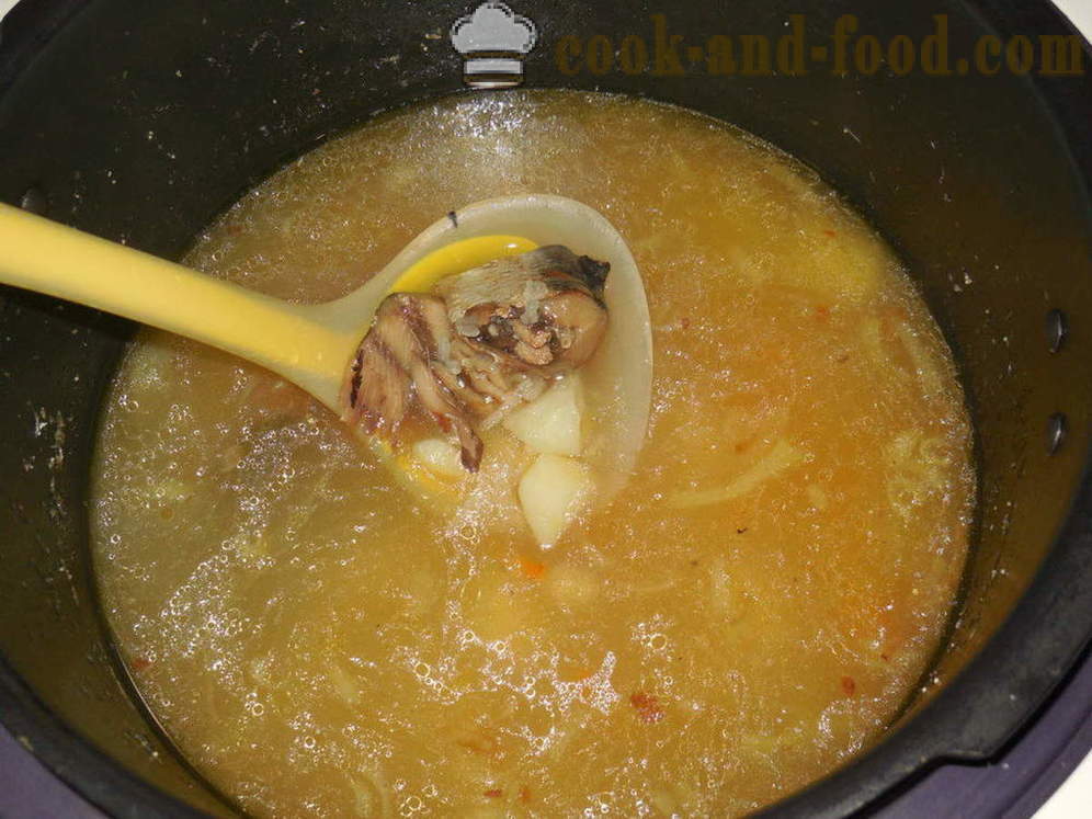 Suppe av hermetisk fisk i multivarka - hvordan å lage fiskesuppe fra hermetisert, trinnvis oppskrift bilder