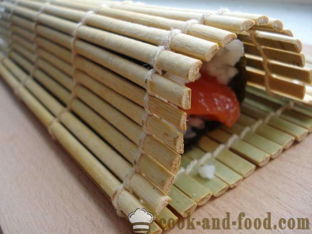Sushi ruller med ris og rød fisk - hvordan å lage sushi ruller hjemme, trinnvis oppskrift bilder