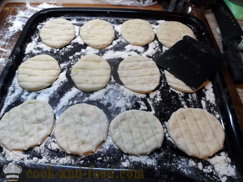 Løk brød i ovnen eller løk boller - som å bake brød, løk, en trinnvis oppskrift bilder
