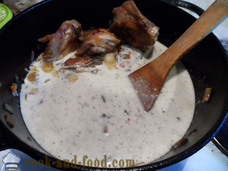 Kylling med sopp i fløtesaus - hvordan du koker kylling med soppsaus, en trinnvis oppskrift bilder