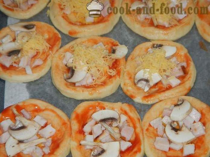 Mini pizza med deigen i ovnen - hvordan å lage en mini-pizza hjemme, trinnvis oppskrift bilder