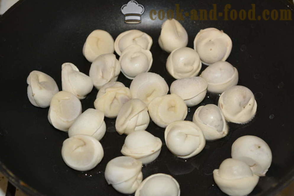 Trinn for trinn, hvordan å steke frosne dumplings i pannen, oppskrift med bilde