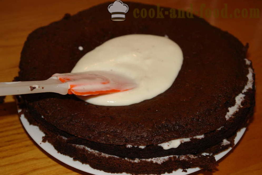 En deilig sjokolade svamp kake med rømme - hvordan å lage en sjokoladekake, en trinnvis oppskrift bilder