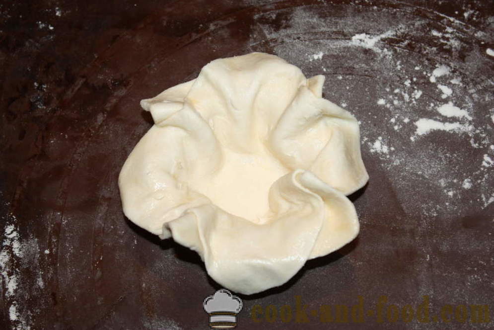 Roses butterdeig fylt med - hvordan å lage roser av butterdeig med pære og gresskar, med en trinnvis oppskrift bilder