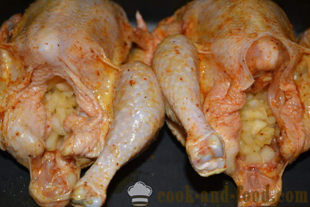 Fylt kylling med en sprø skorpe bakt i ovnen - som bakt kylling i ovnen hele, en trinnvis oppskrift bilder
