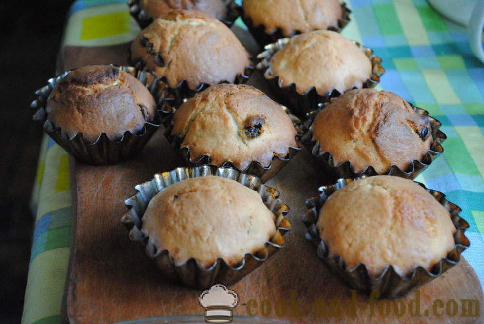 Hjemmelaget kake med rosiner i ovnen - hvordan å lage muffins med rosiner om kefir, en trinnvis oppskrift bilder