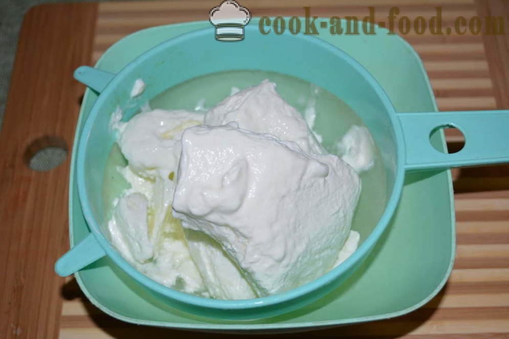 Cottage cheese av frossen yoghurt - hvordan å lage ost fra butikken yoghurt hjemme, trinnvis oppskrift bilder