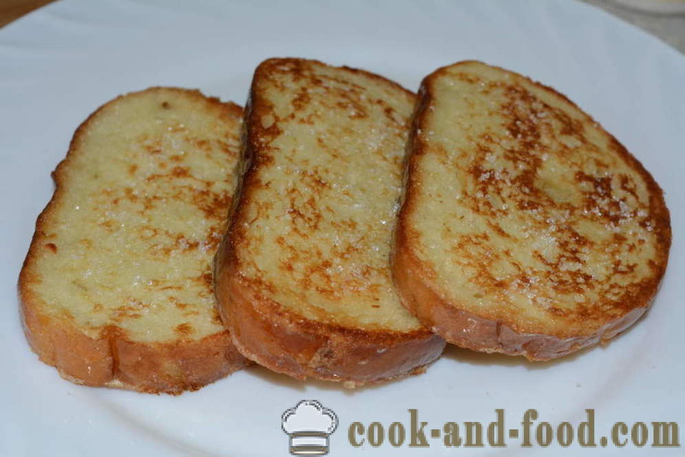 Søte brød ristet brød med egg og melk i en kjele - hvordan å lage et brød toast i en stekepanne, en trinnvis oppskrift bilder