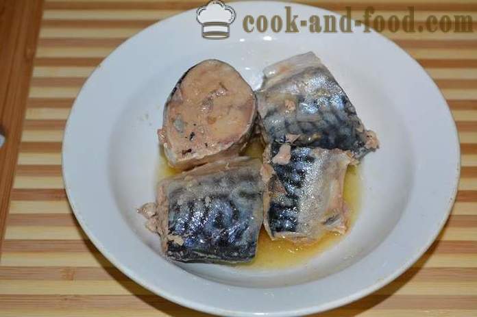En enkel oppskrift for fylling av kaken med hermetisert fisk i ovnen - hvordan å lage en pai fyllstoff, en trinnvis oppskrift bilder