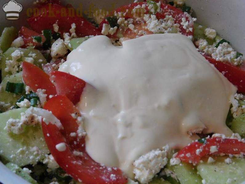 Peasant salat med ost, agurk og tomat til lunsj eller middag - hvordan å forberede grønnsaker salat med ost, oppskrift med bilde