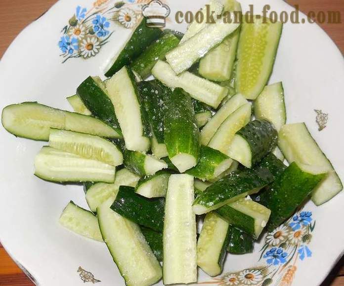 Stekt agurk med varmt pepper, hvitløk og sesamfrø, hvordan å lage stekt agurk - en trinnvis oppskrift bilder