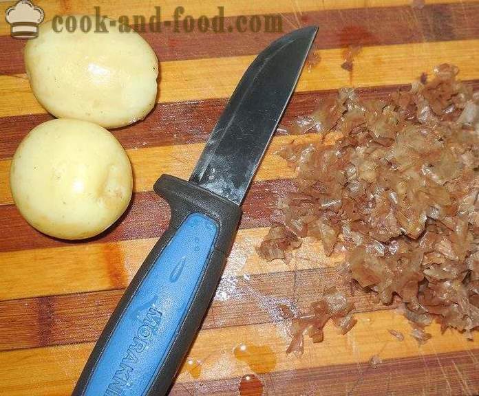 Deilige nye poteter bakt i ovnen med kjøtt - som nybakt nye poteter i hullet, oppskriften med bilder, trinn for trinn