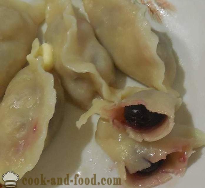 Fluffy dumplings med et kirsebær på serum eller kefir - en oppskrift hvordan å lage dumplings med kirsebær, trinn for trinn med bilder