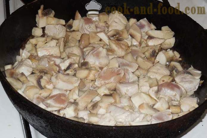 Kylling stekt med sopp, eller hvordan du koker kylling lapskaus - en trinnvis oppskrift bilder