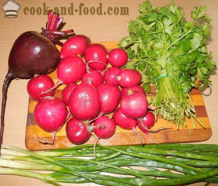 Syltede reddiker med rødbeter og vårløk - velsmakende salat av reddik - oppskriften med et bilde