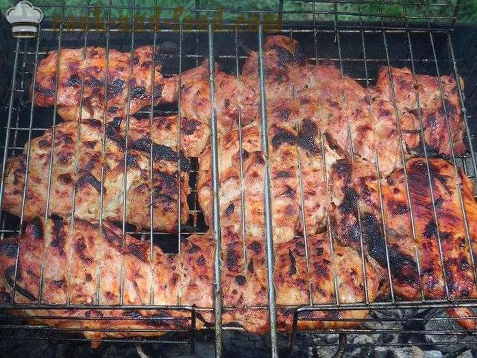 Grill kyllingen på grillen - deilige og saftige grillspyd av kylling i tomatsaus - en trinnvis oppskrift bilder