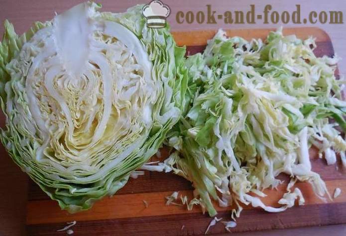 Enkel og deilig våren salat av kål, reddik og agurk uten majones - hvordan å gjøre en fjær salat med en trinnvis oppskrift bilder