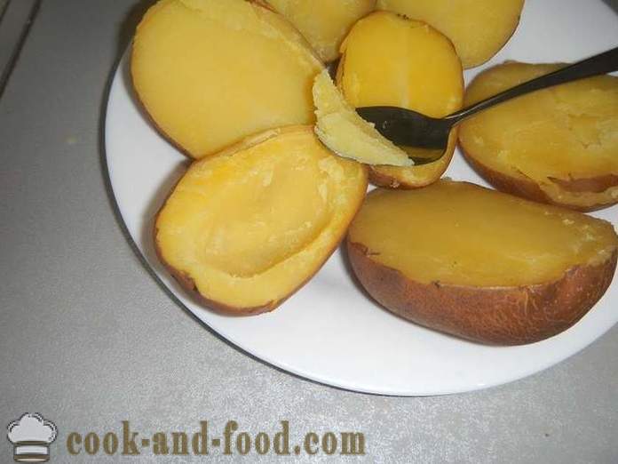 Bakte poteter med kjøttdeig og ost - som bakte poteter i ovnen, oppskriften trinn for trinn med bilder.