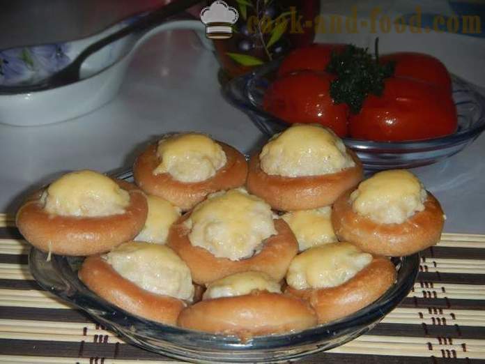 Bagels med kjøttdeig i ovn eller fylt tørking - enkel forrett oppskrift, hvordan å lage mat, oppskriften med et bilde.
