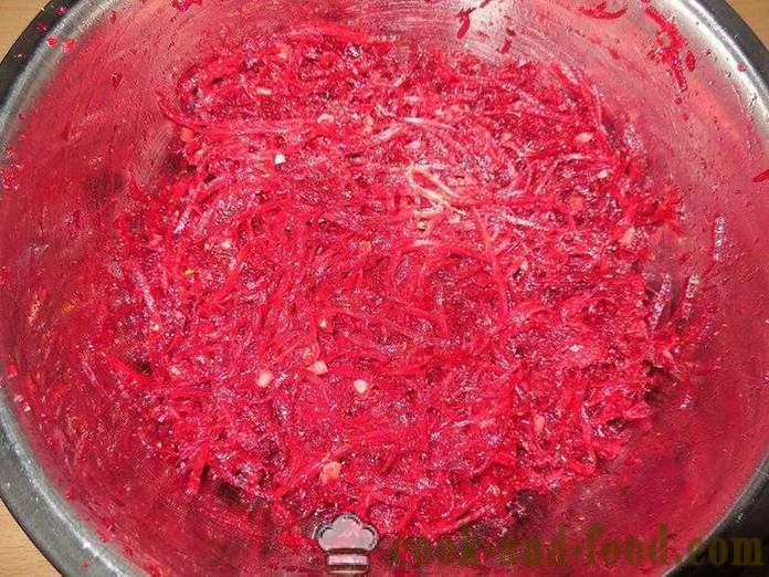 Rødbeter på koreansk hjemme - enkel og deilig salat med rødbeter, hvitløk og ingefær, en trinnvis oppskrift med bilder.