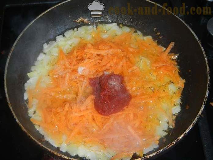 Deilig fylt med kjøttdeig, ris og tomatsaus - hvordan å koke kål ruller i multivarka, trinnvis oppskrift med bilder.