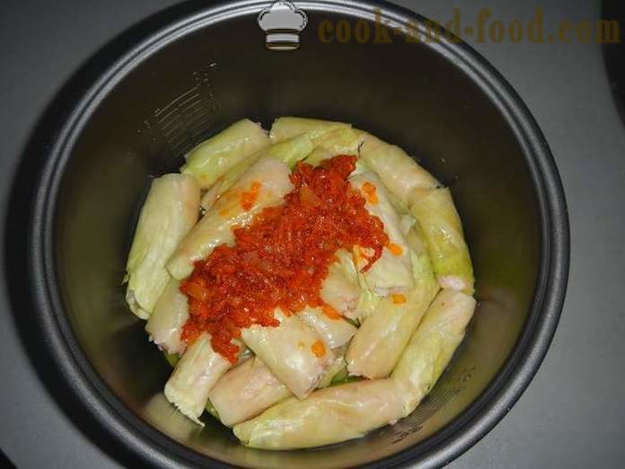 Deilig fylt med kjøttdeig, ris og tomatsaus - hvordan å koke kål ruller i multivarka, trinnvis oppskrift med bilder.
