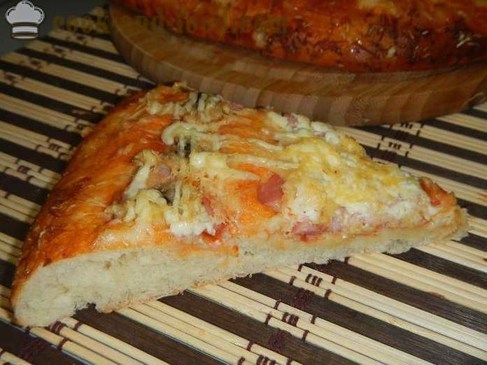 Hjemmelaget pizza i ovnen - en trinnvis oppskrift med et bilde av deilig pizza gjærdeig