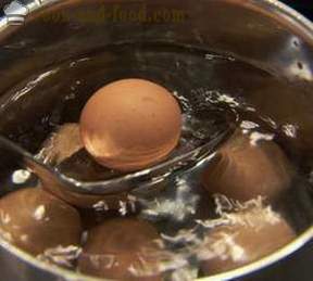 Hvordan lage et kokt egg, det vil si flytende 