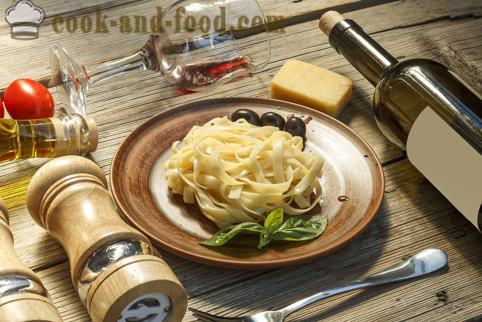 Italiensk mat: pasta carbonara tre oppskrifter med fløte